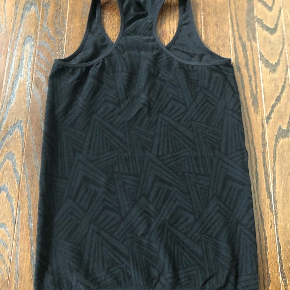 Fabletics Women’s S Olympus Seamless Razor Back Tank in Perfect Peak Black - EUC - Picture 8 of 9